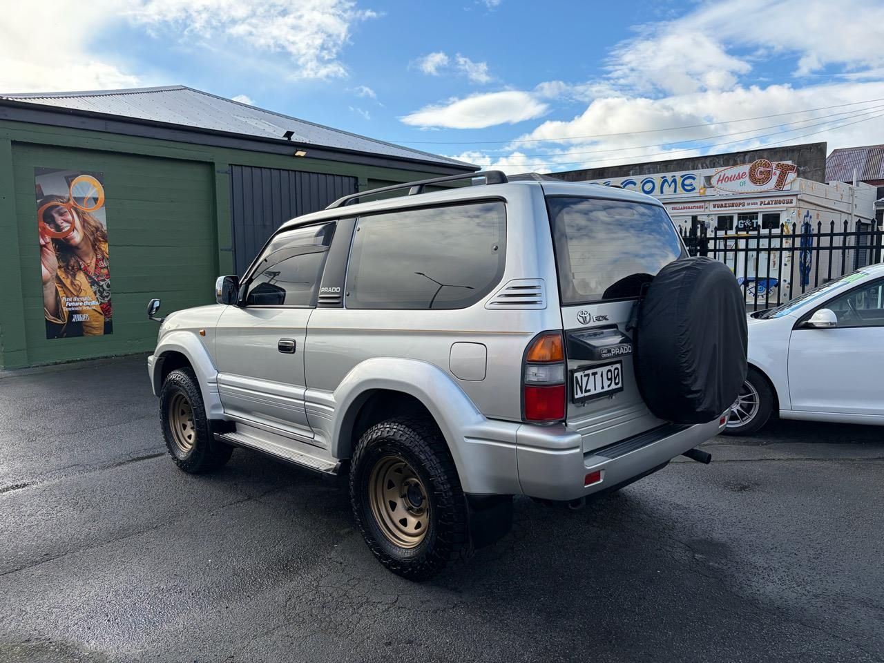 Vehicle image 4