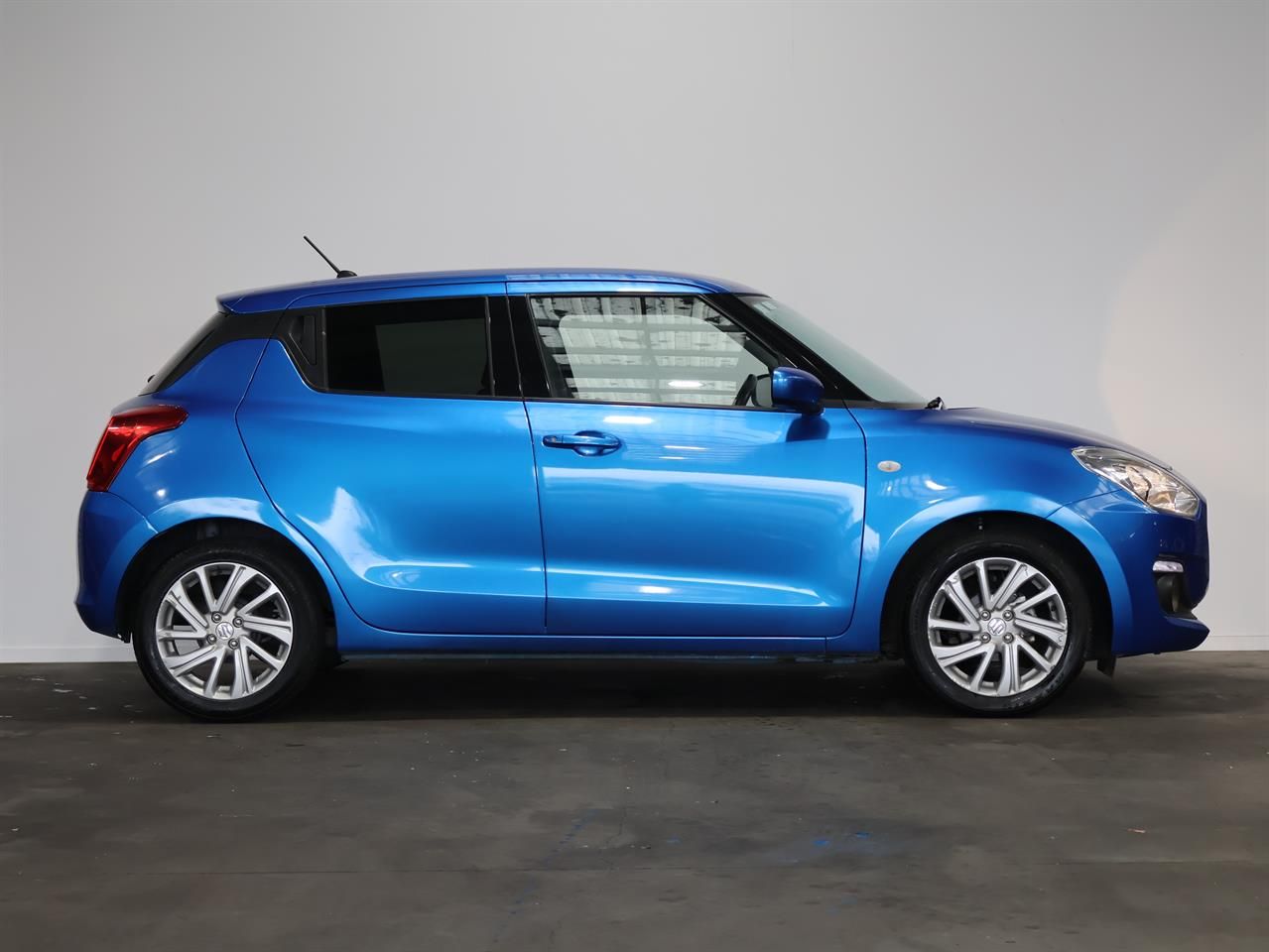 Vehicle image 5