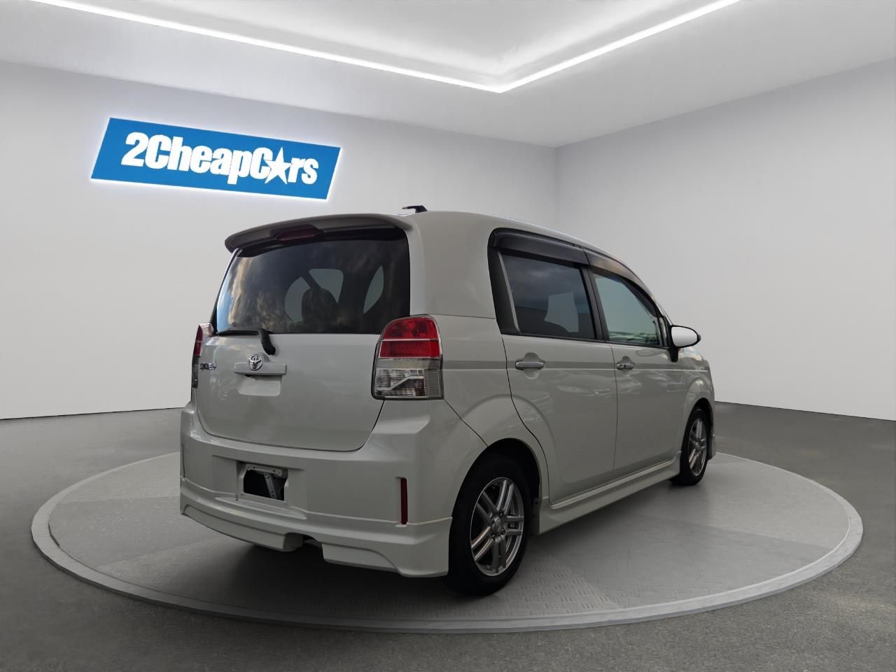 Vehicle image 5