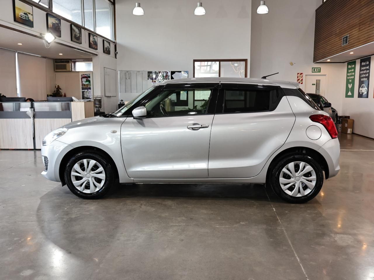 Vehicle image 5