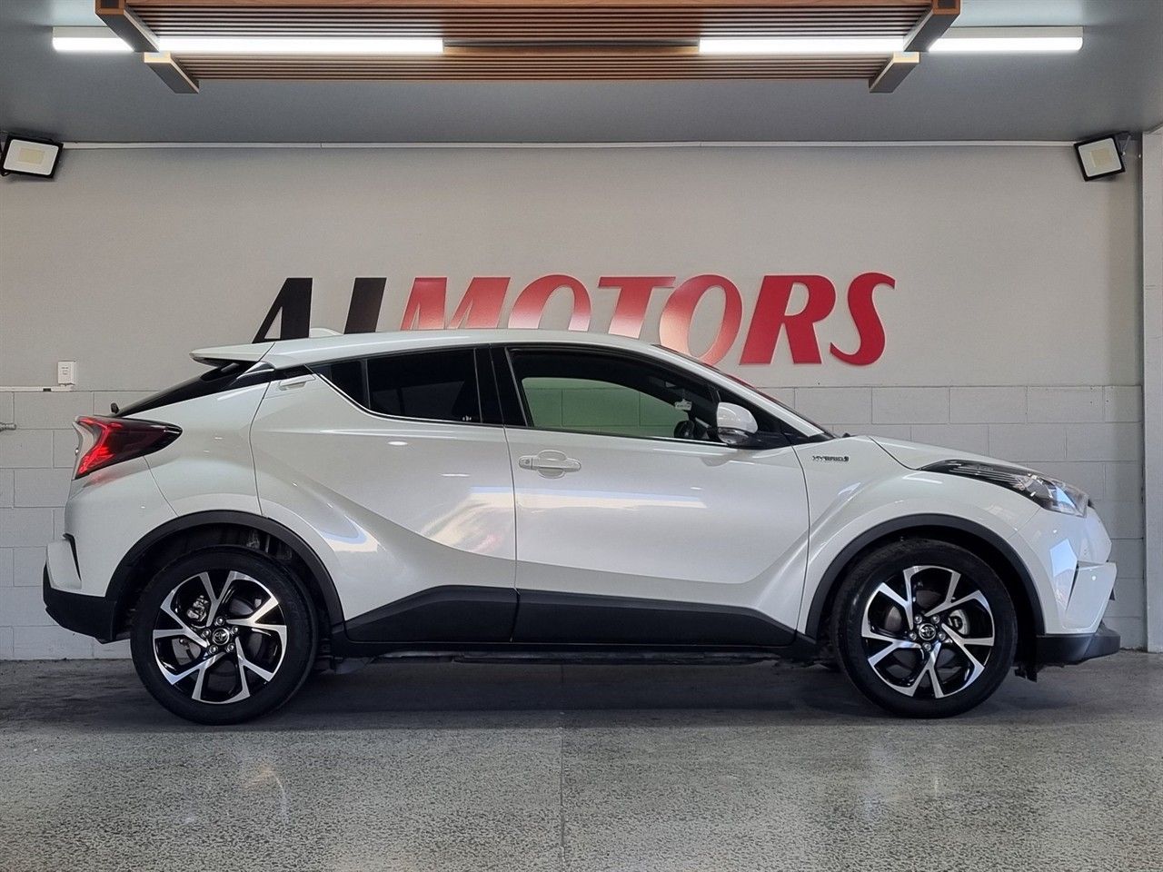 Vehicle image 5
