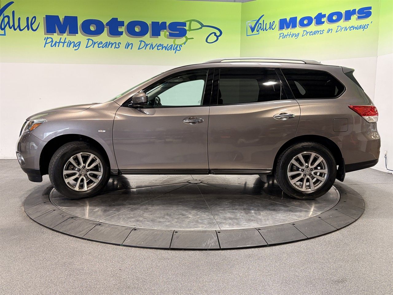 Vehicle image 4