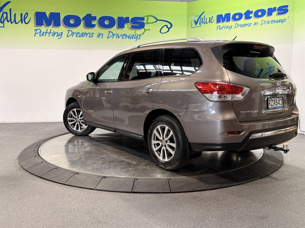 Vehicle image 5