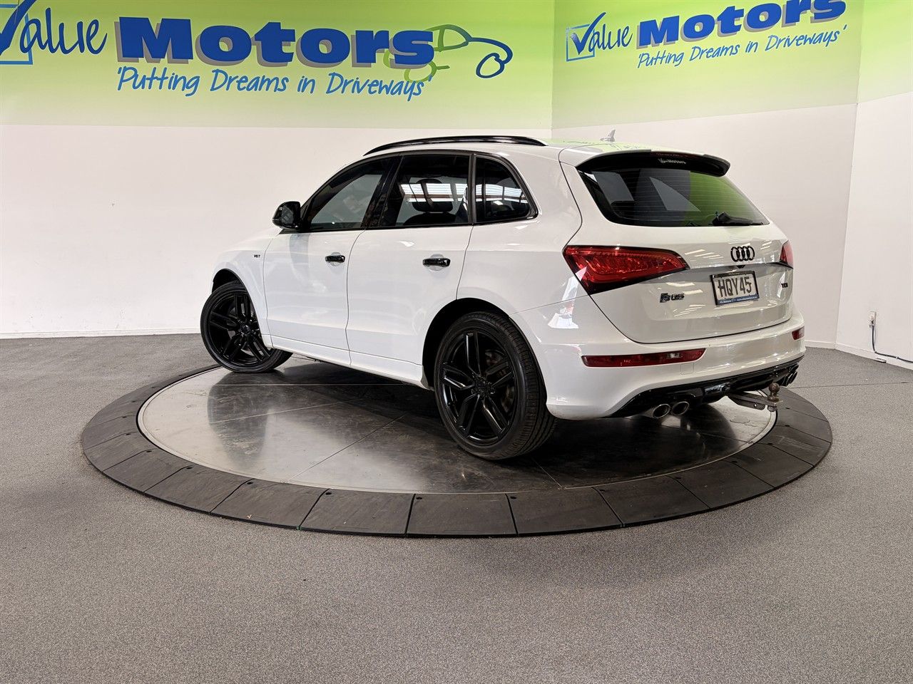 Vehicle image 5