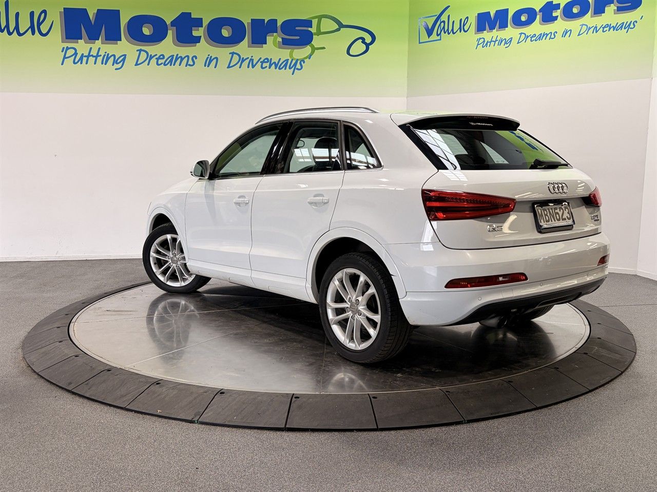 Vehicle image 5