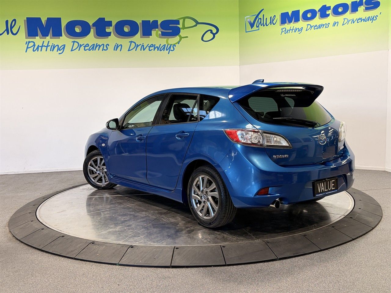Vehicle image 5