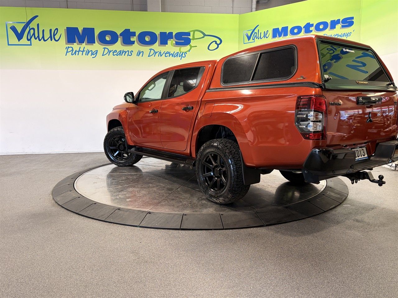 Vehicle image 5