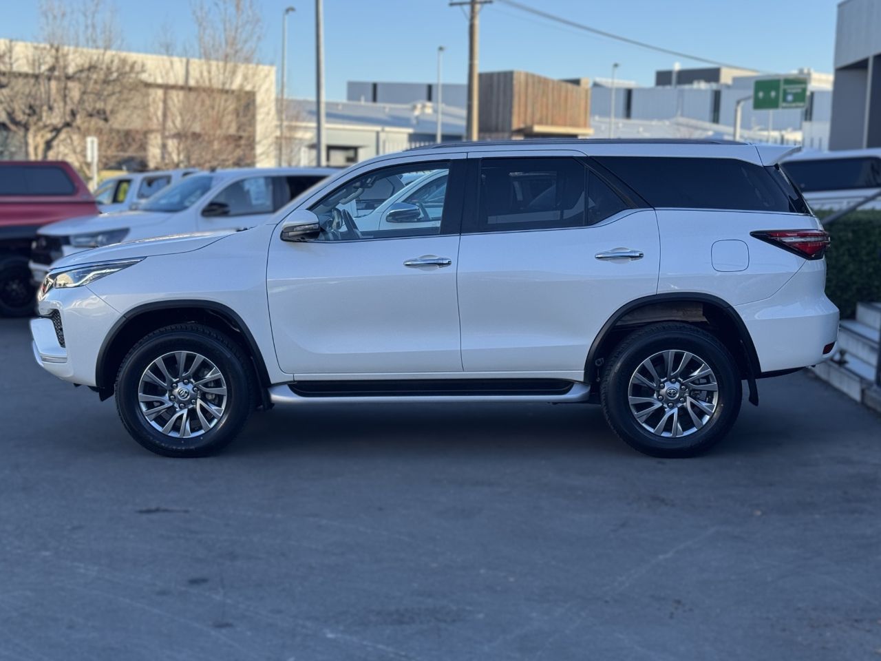 Vehicle image 4