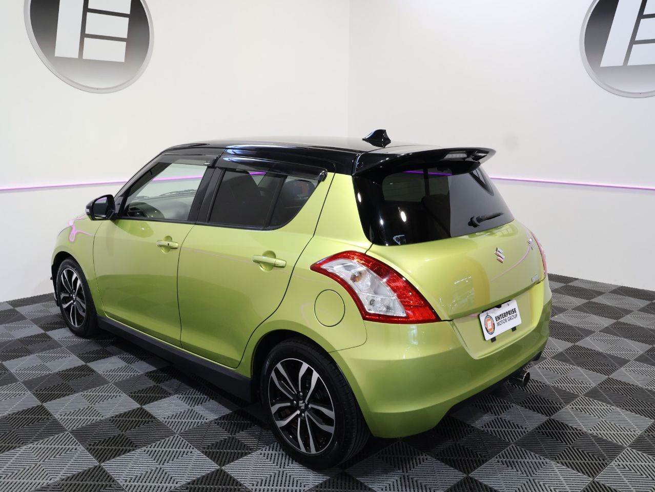 Vehicle image 5