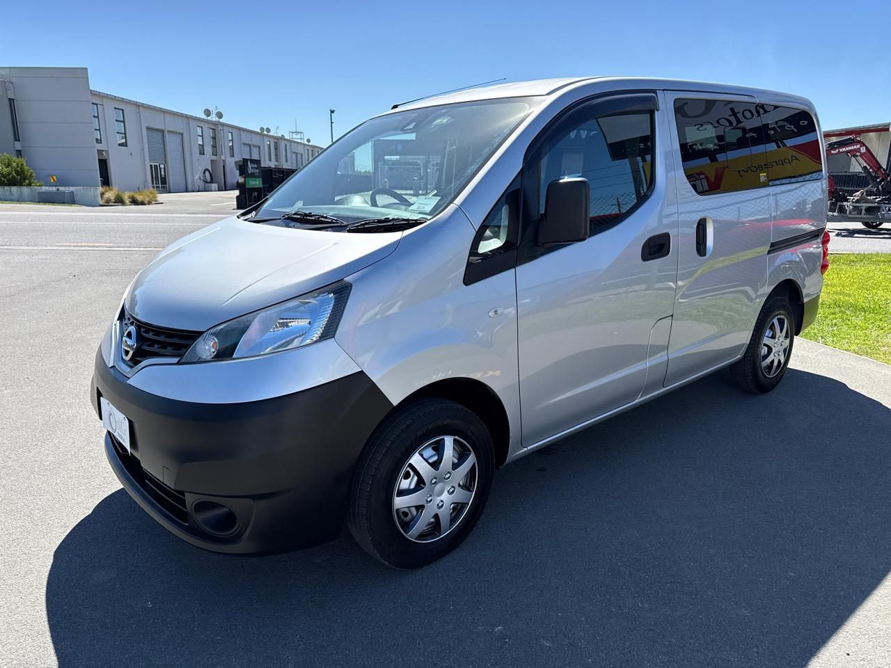 Vehicle image 4