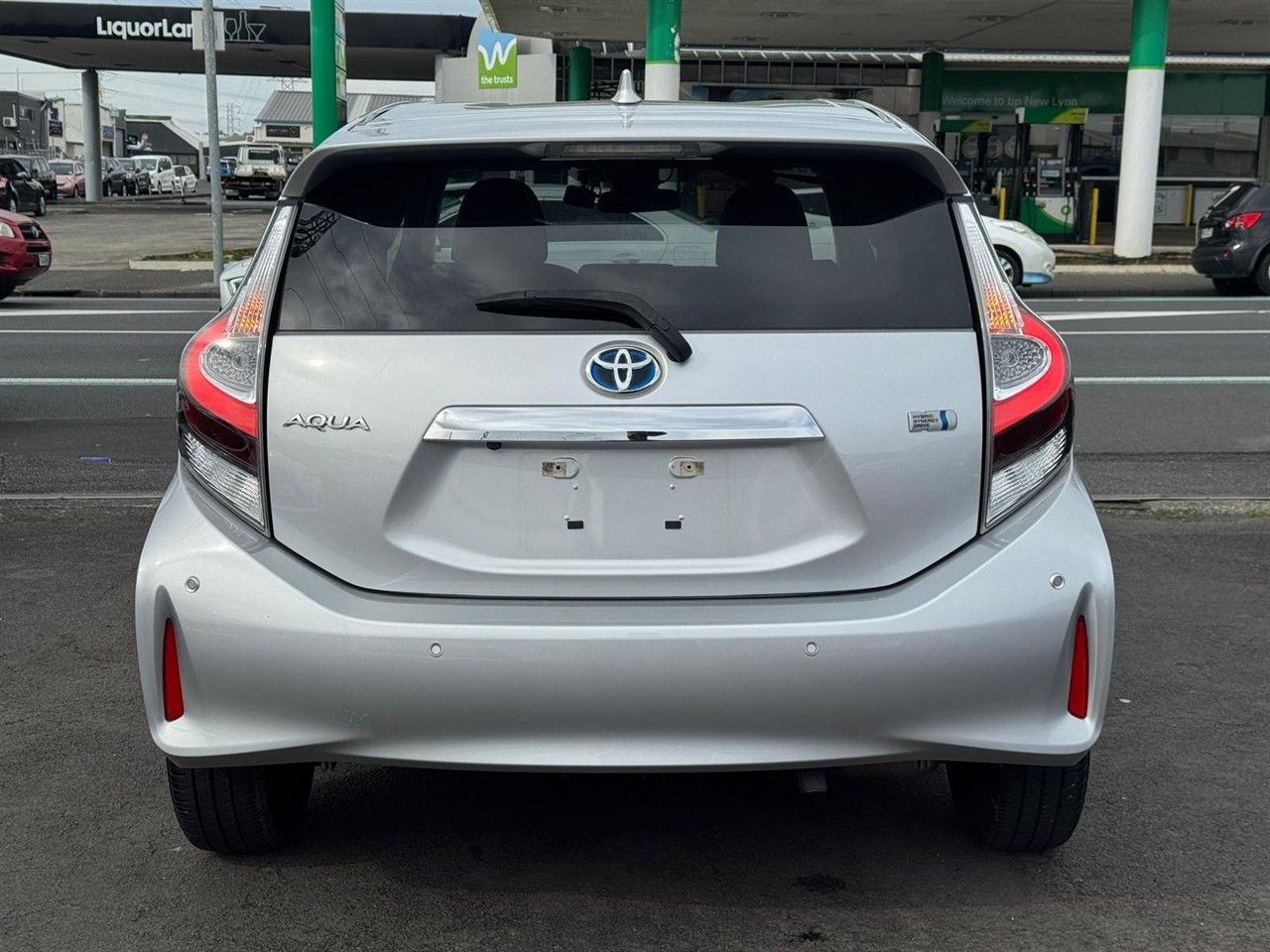 Vehicle image 3