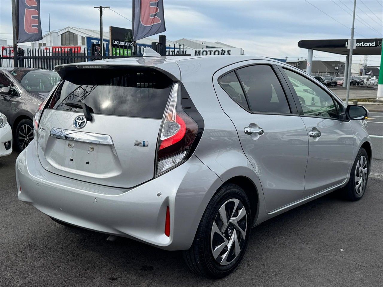 Vehicle image 4