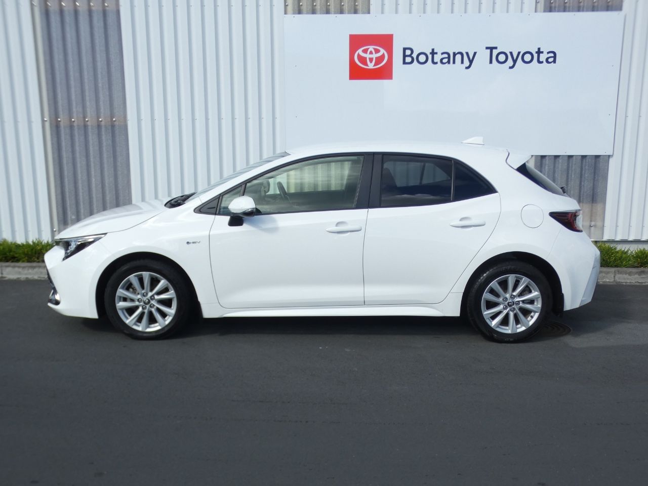 Vehicle image 4