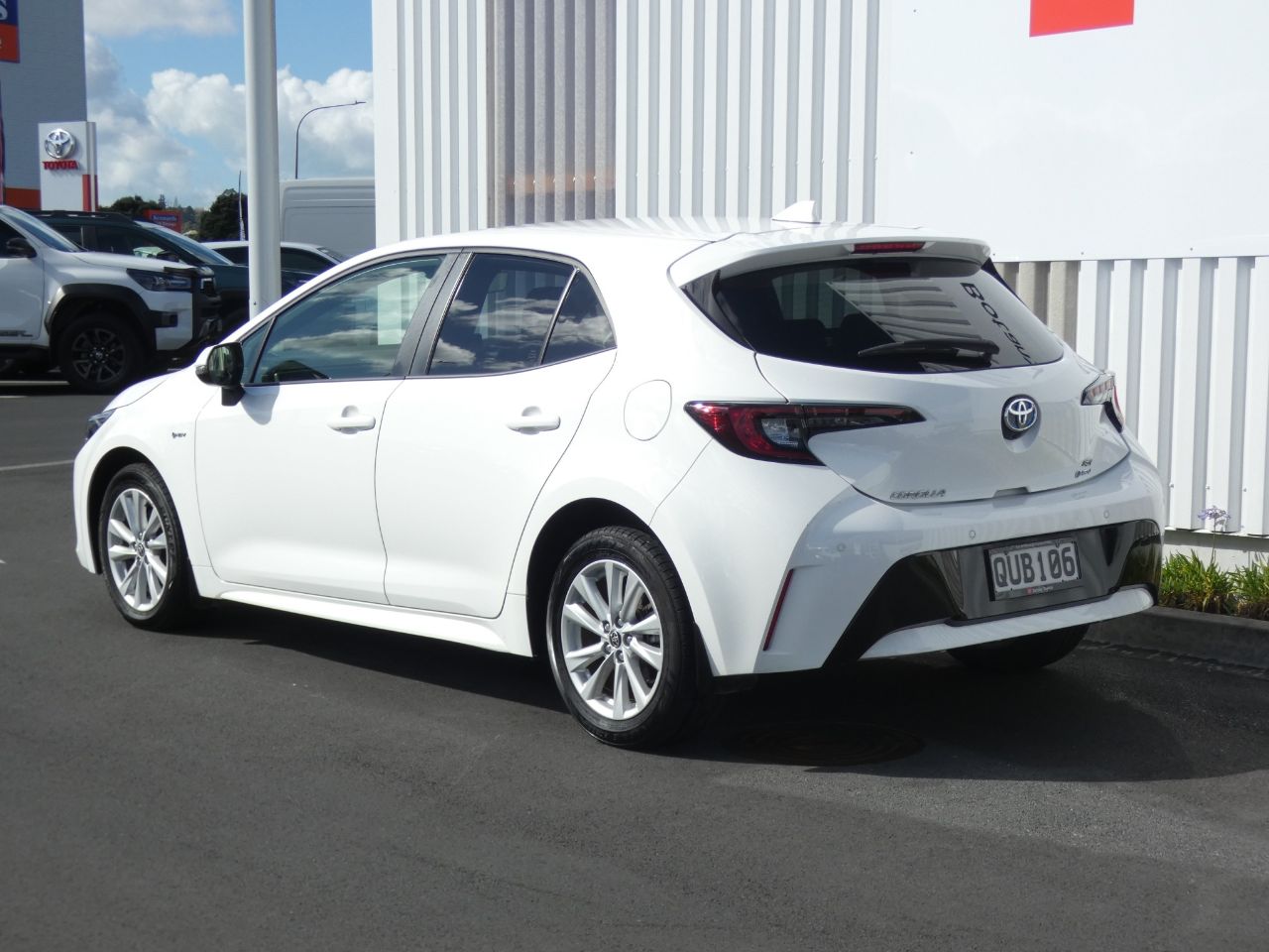 Vehicle image 5