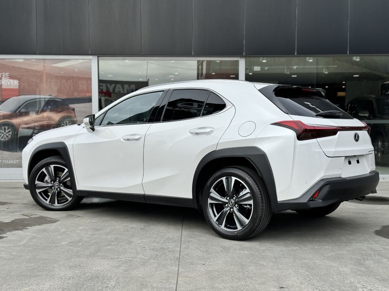 Vehicle image 5