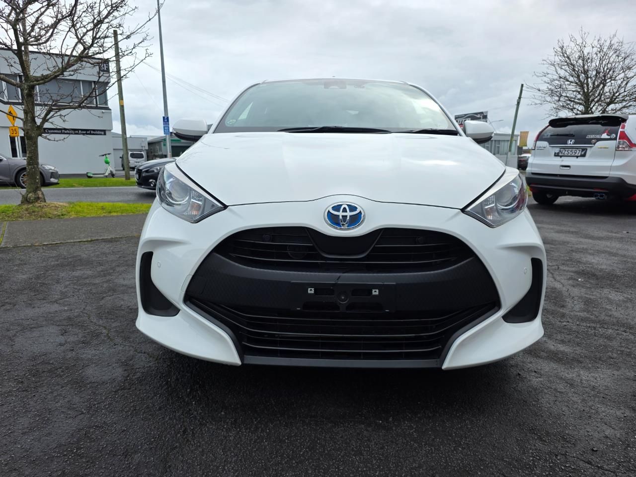 Vehicle image 3