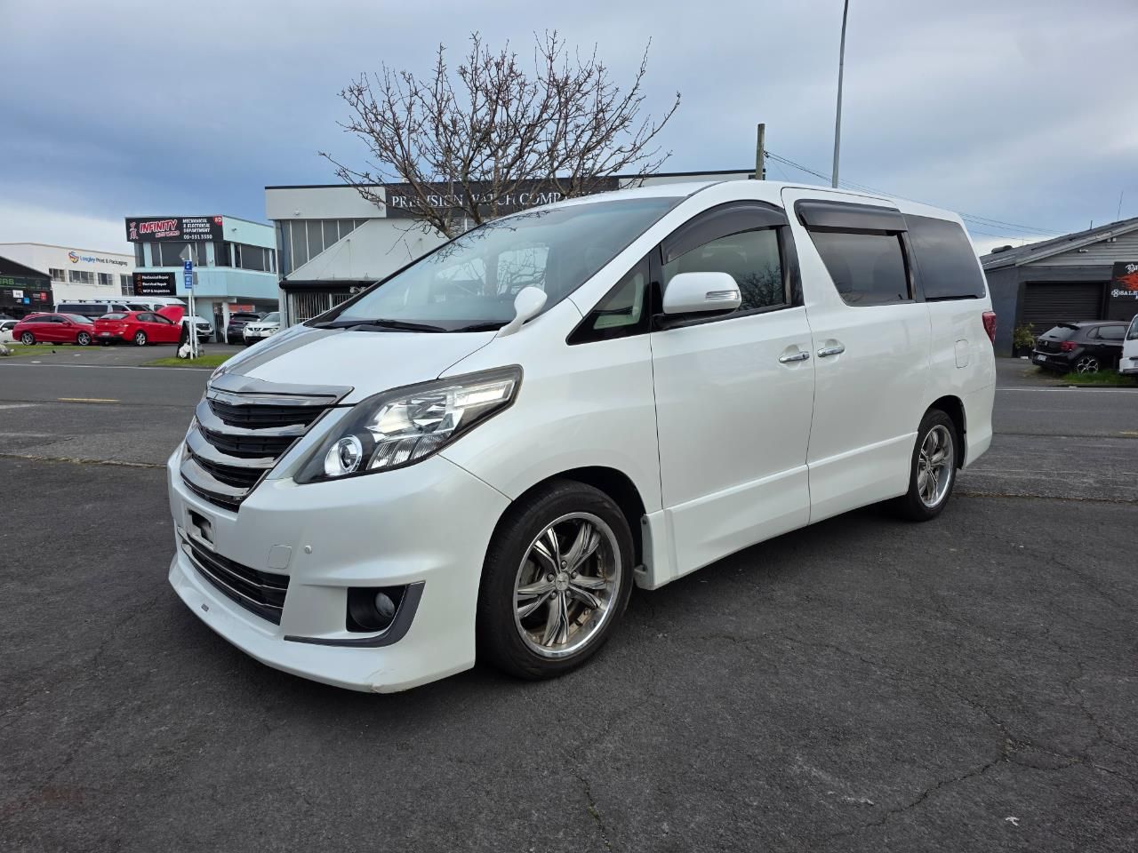 Vehicle image 4