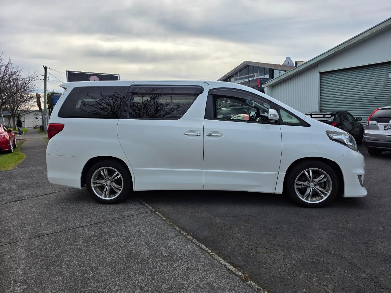 Vehicle image 5