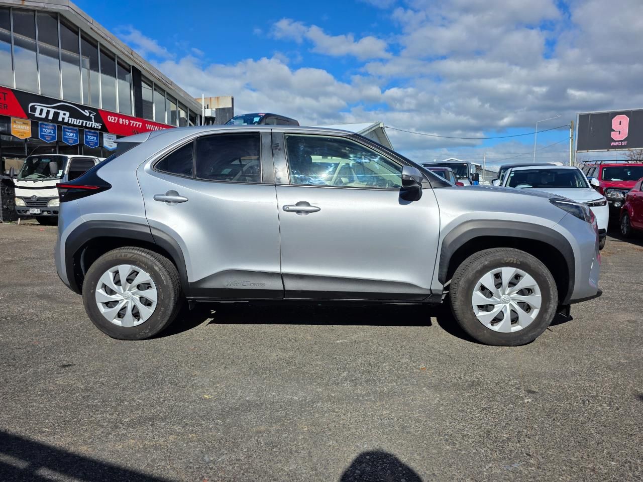 Vehicle image 5