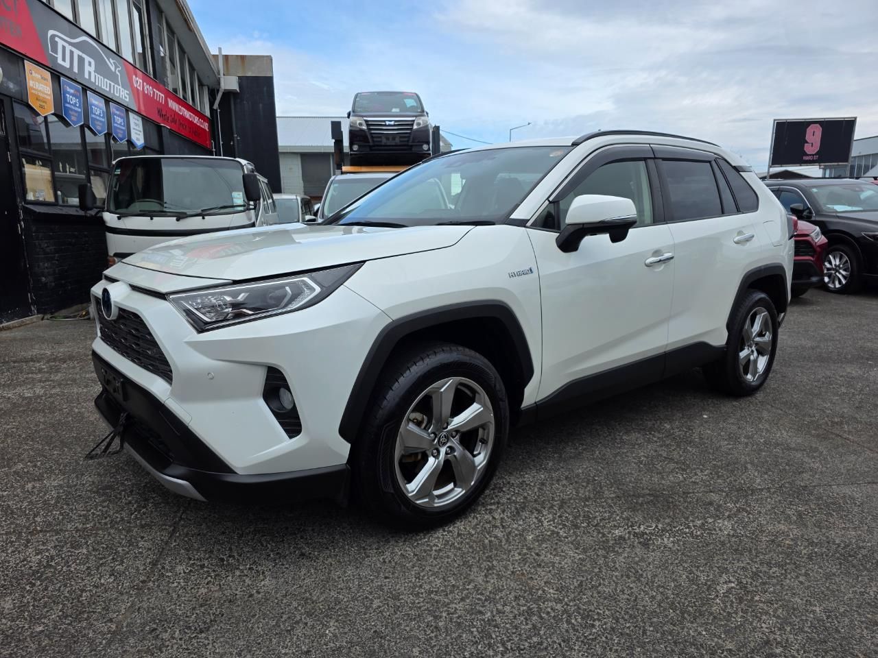Vehicle image 4