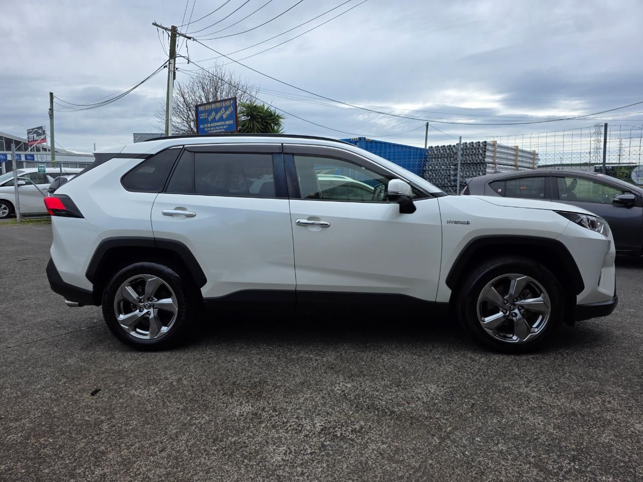 Vehicle image 5