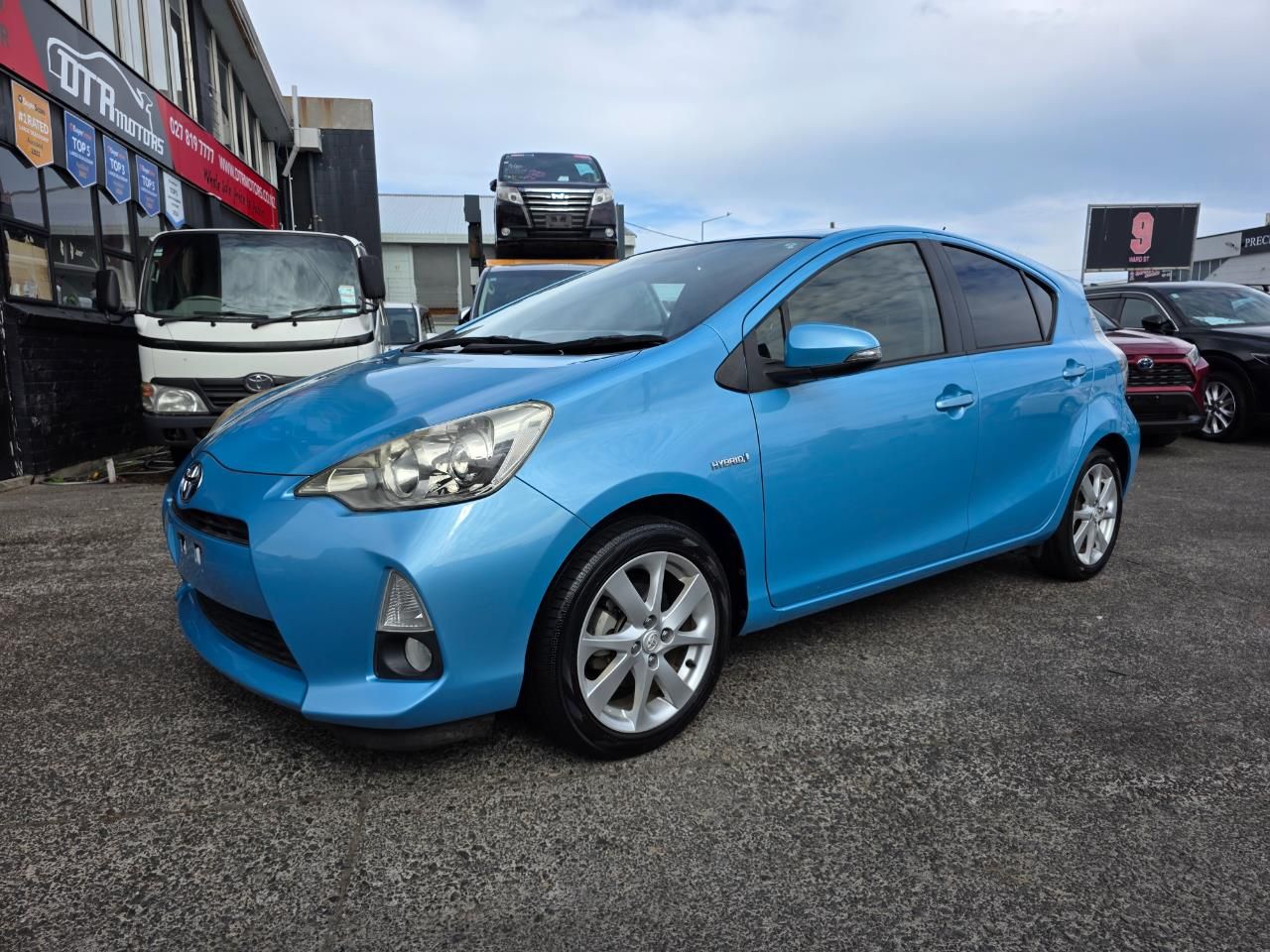 Vehicle image 4