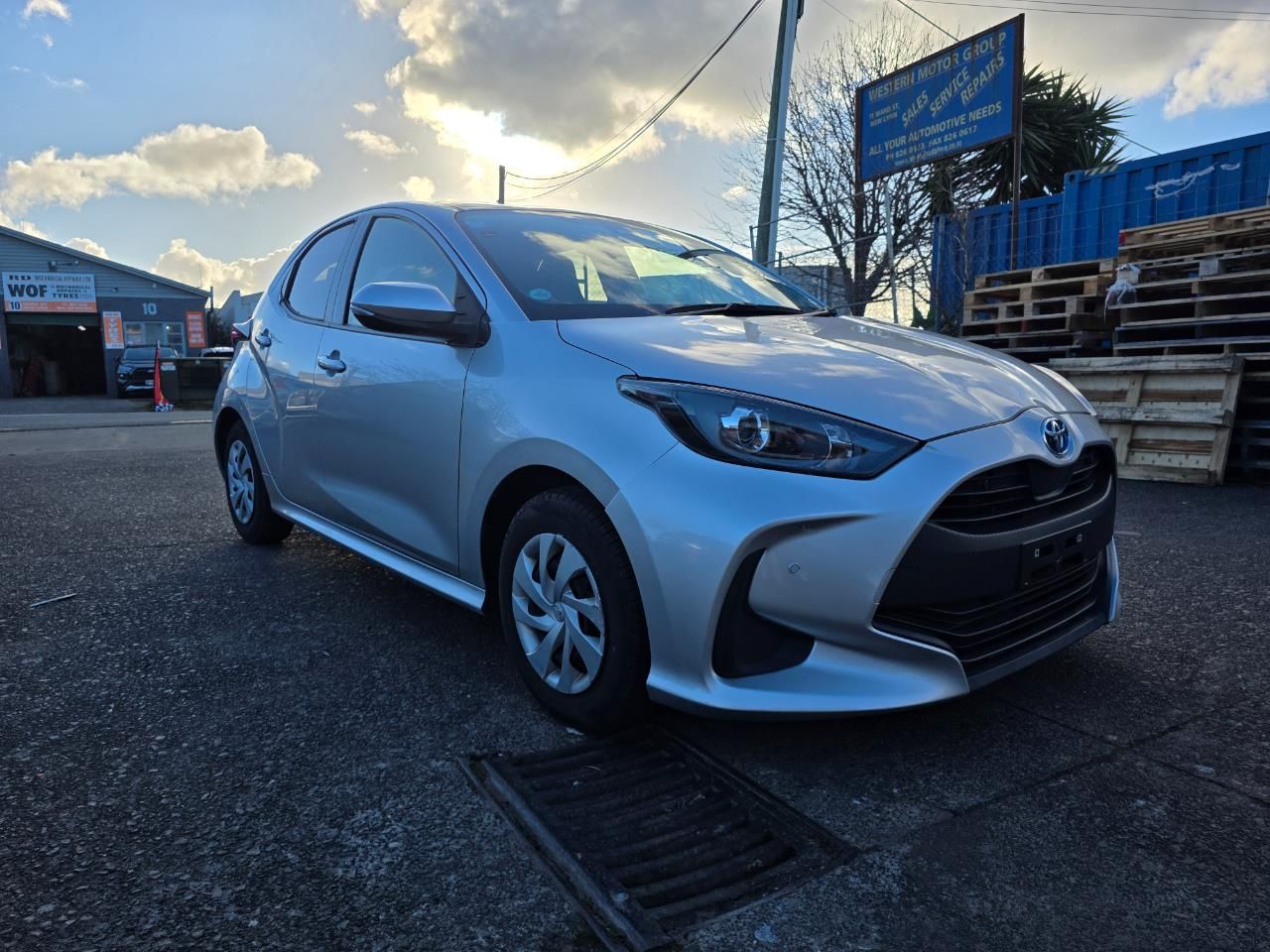 Vehicle image 4