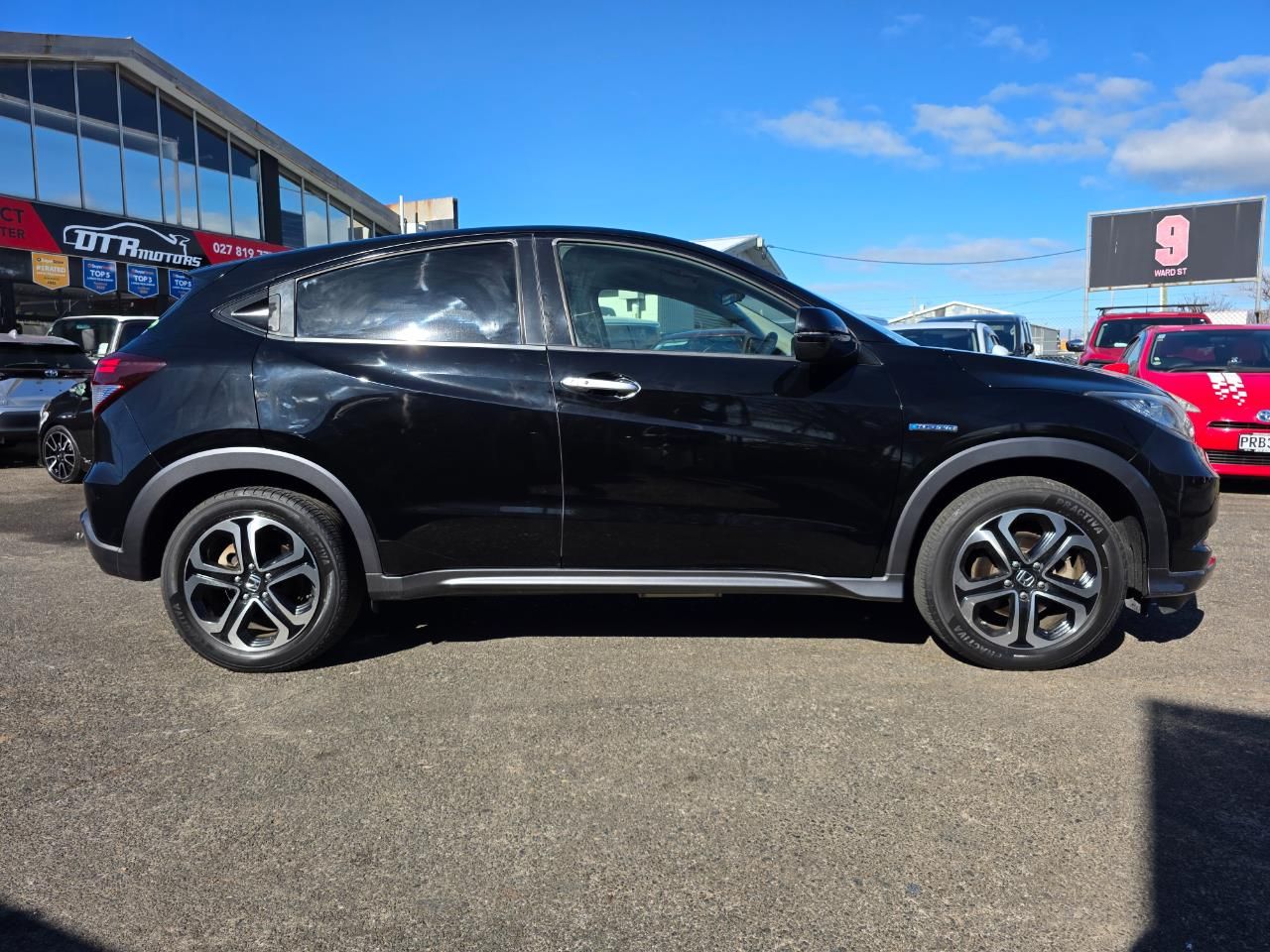 Vehicle image 5