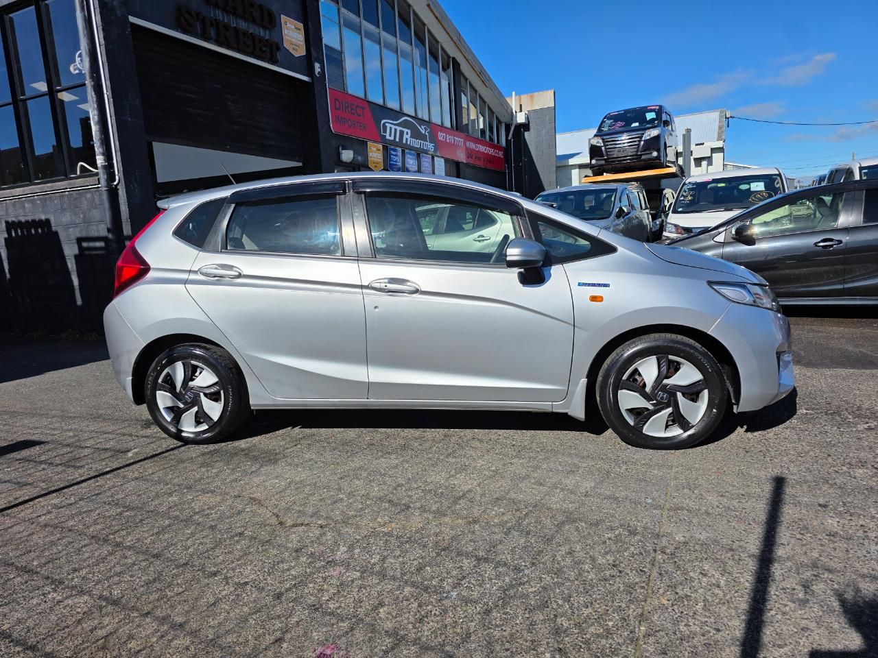 Vehicle image 4