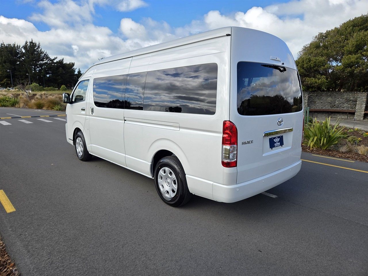 Vehicle image 5