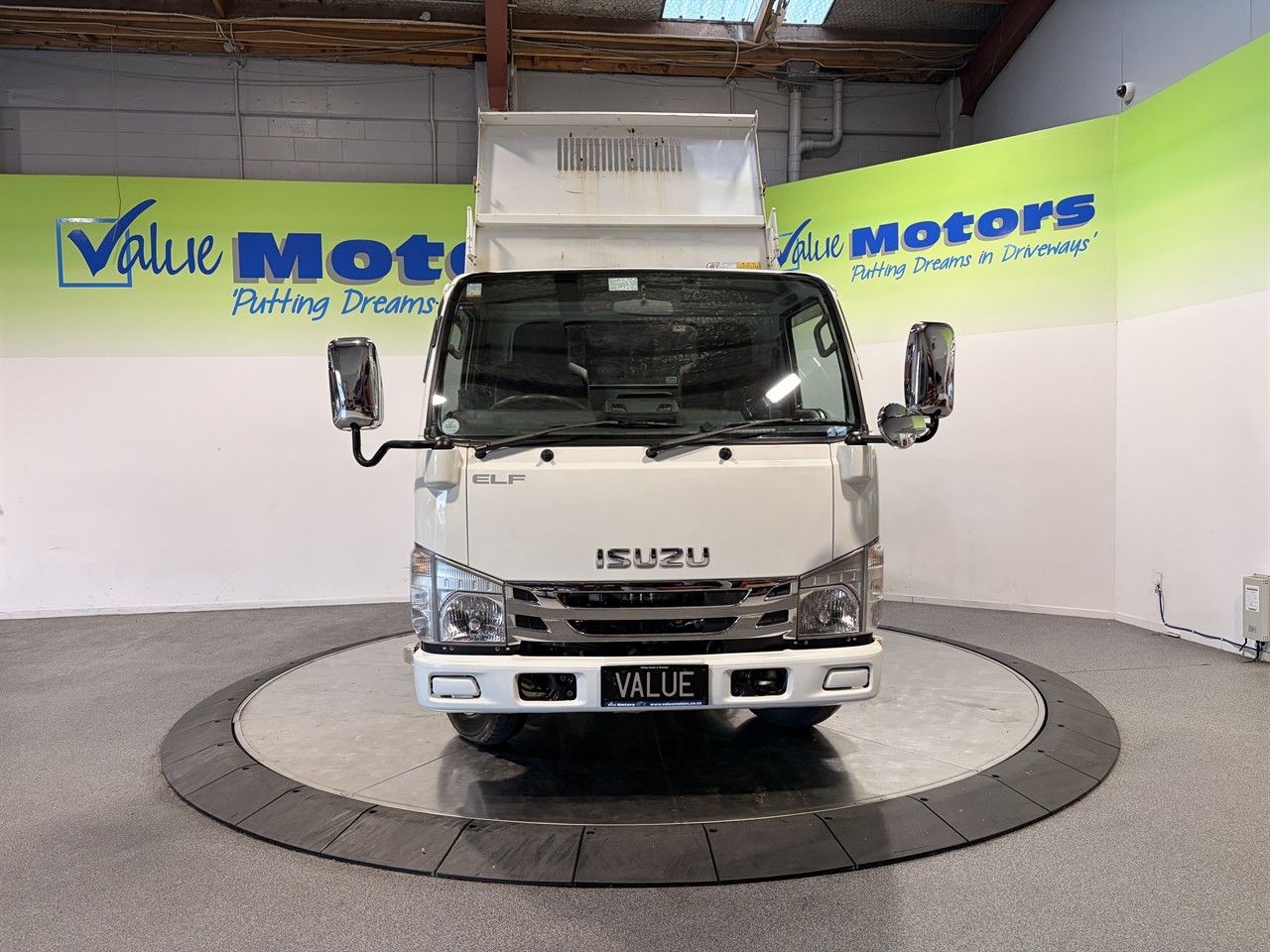 Vehicle image 3
