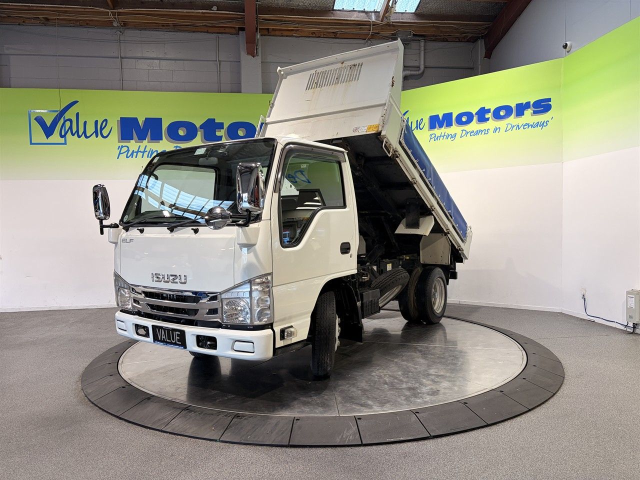 Vehicle image 5