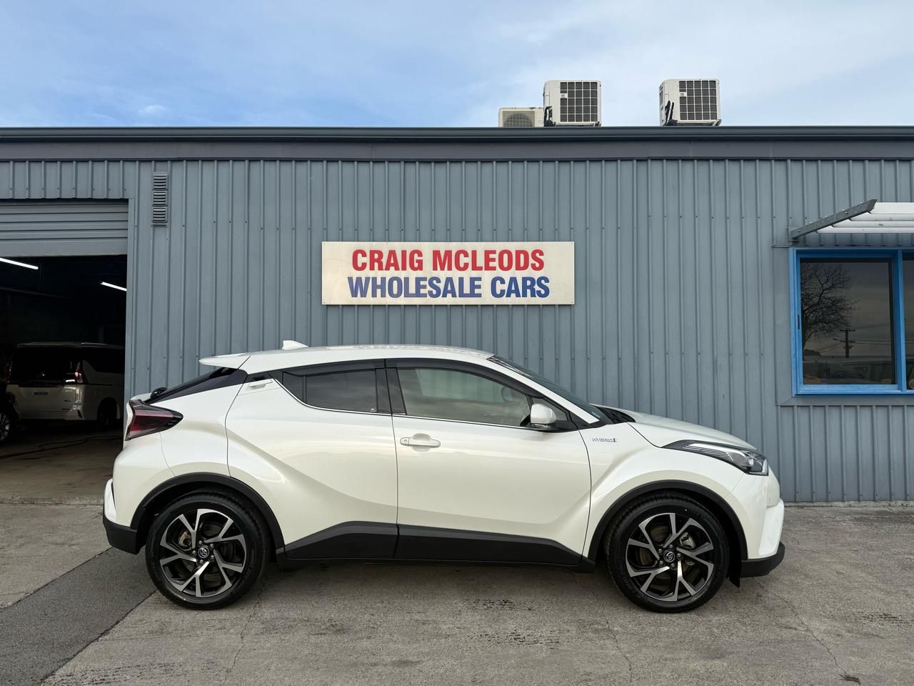 Vehicle image 5