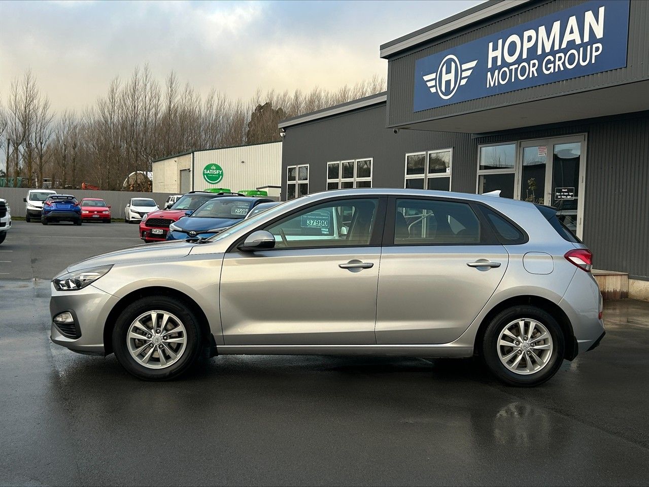 Vehicle image 5