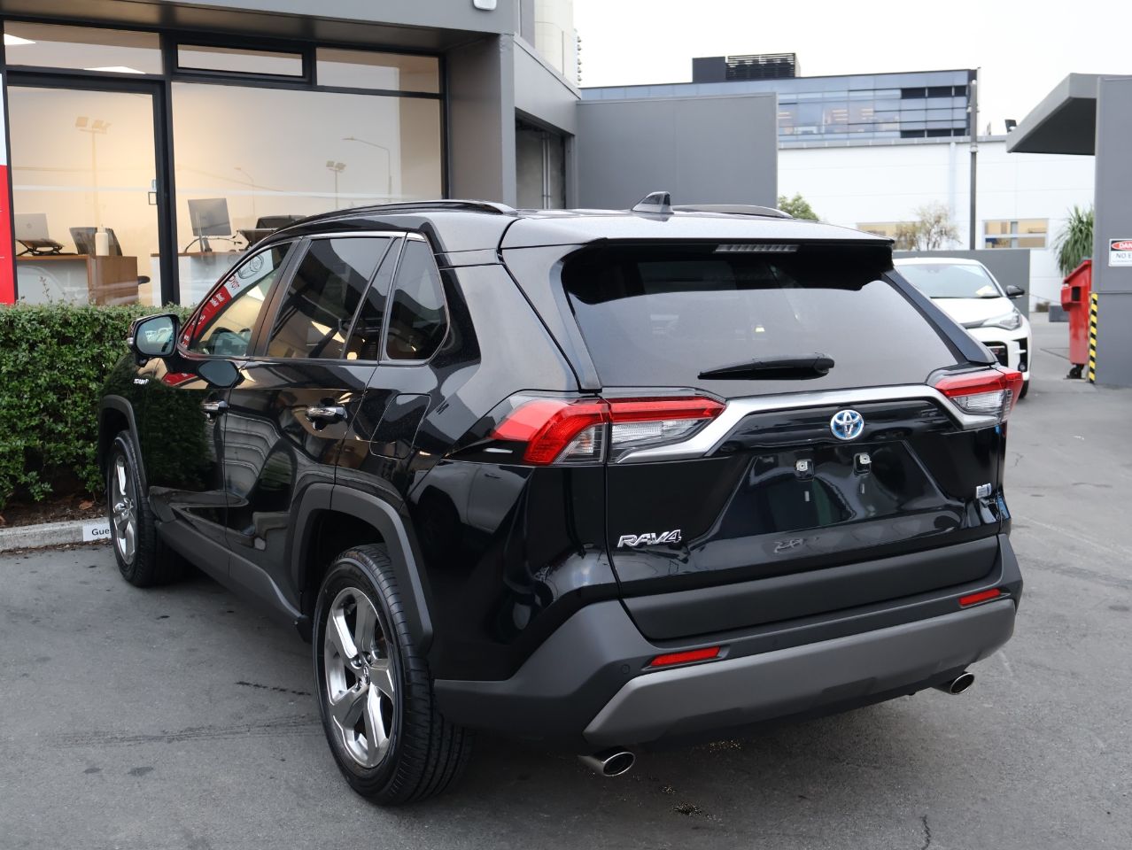 Vehicle image 5