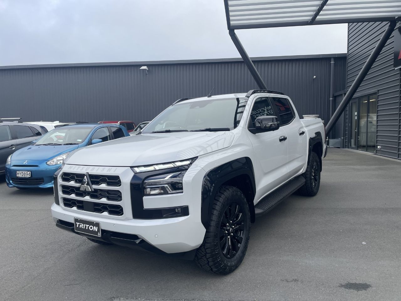 Vehicle image 5