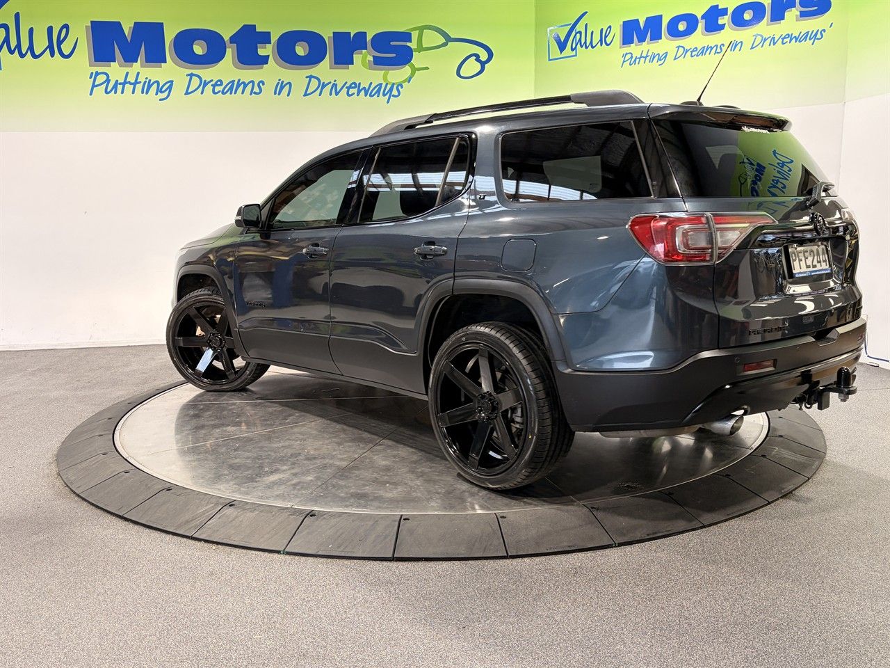 Vehicle image 5