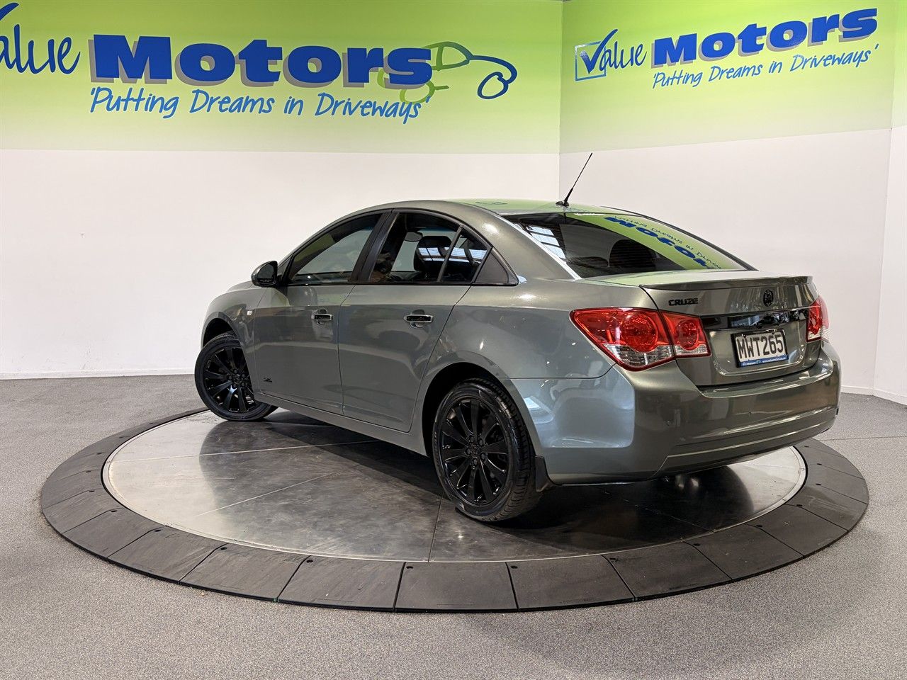 Vehicle image 5