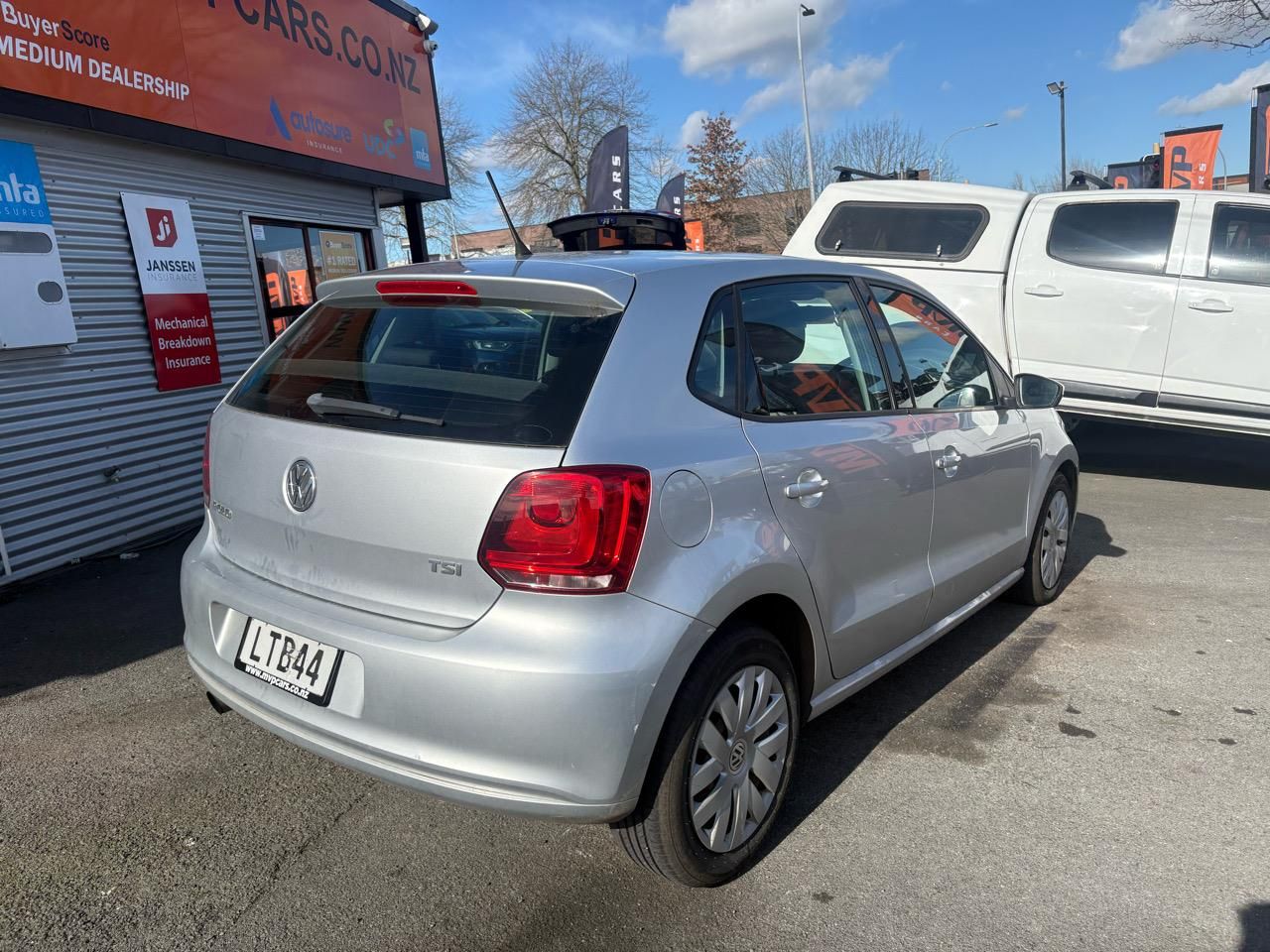 Vehicle image 4