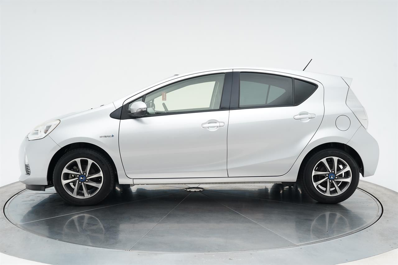 Vehicle image 4