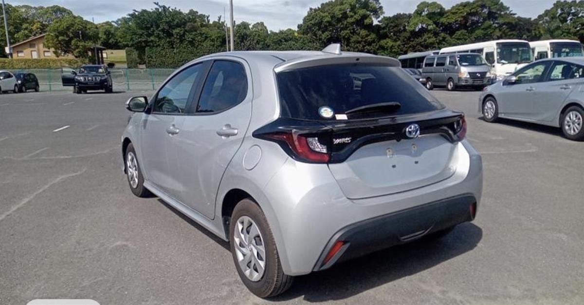 Vehicle image 4