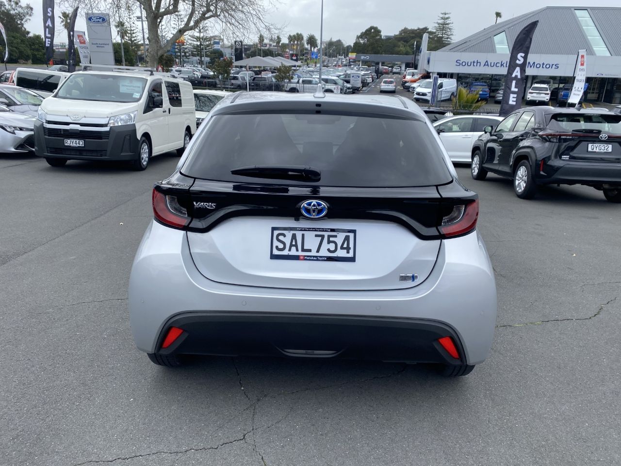 Vehicle image 3