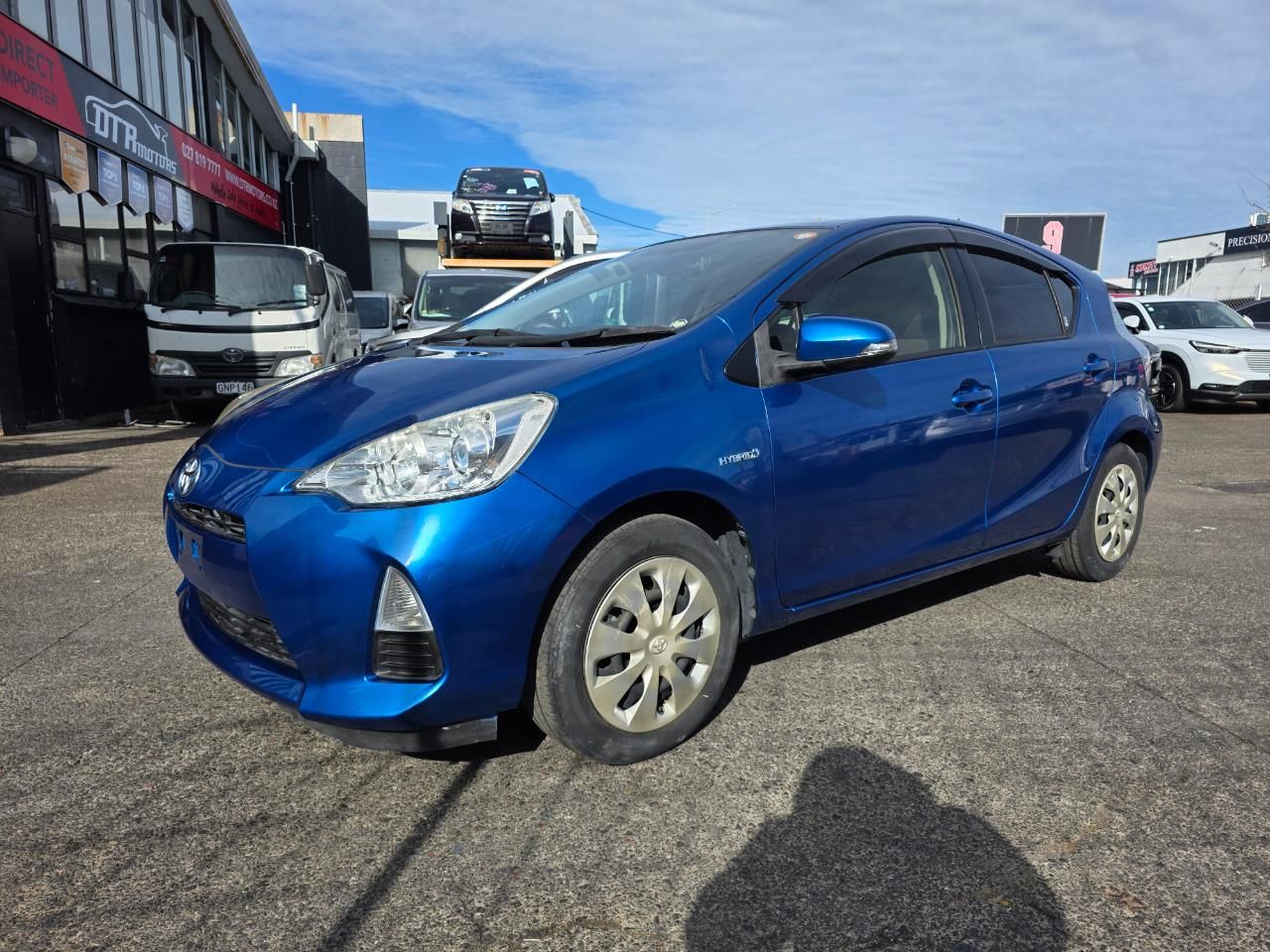 Vehicle image 4