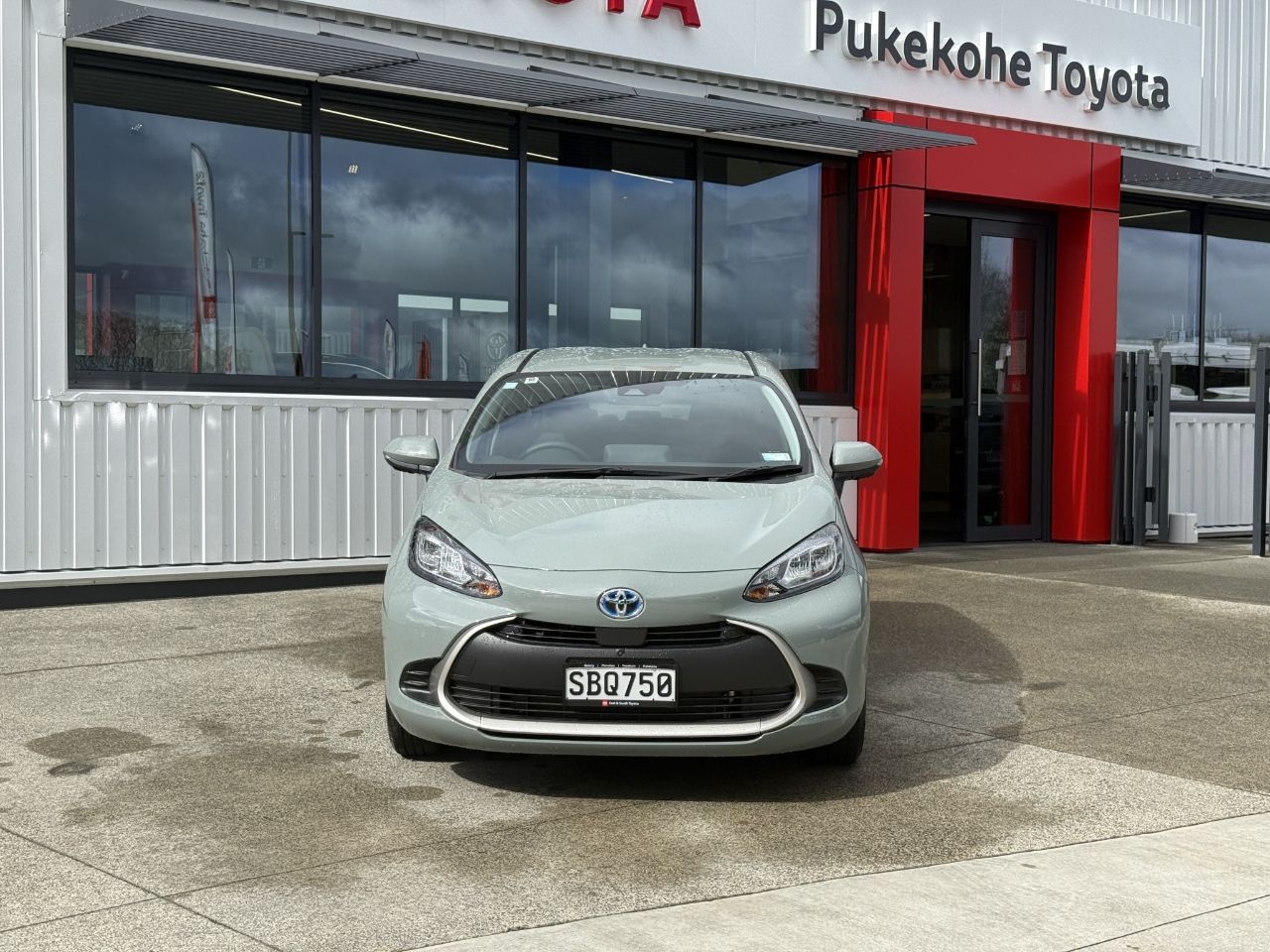 Vehicle image 3