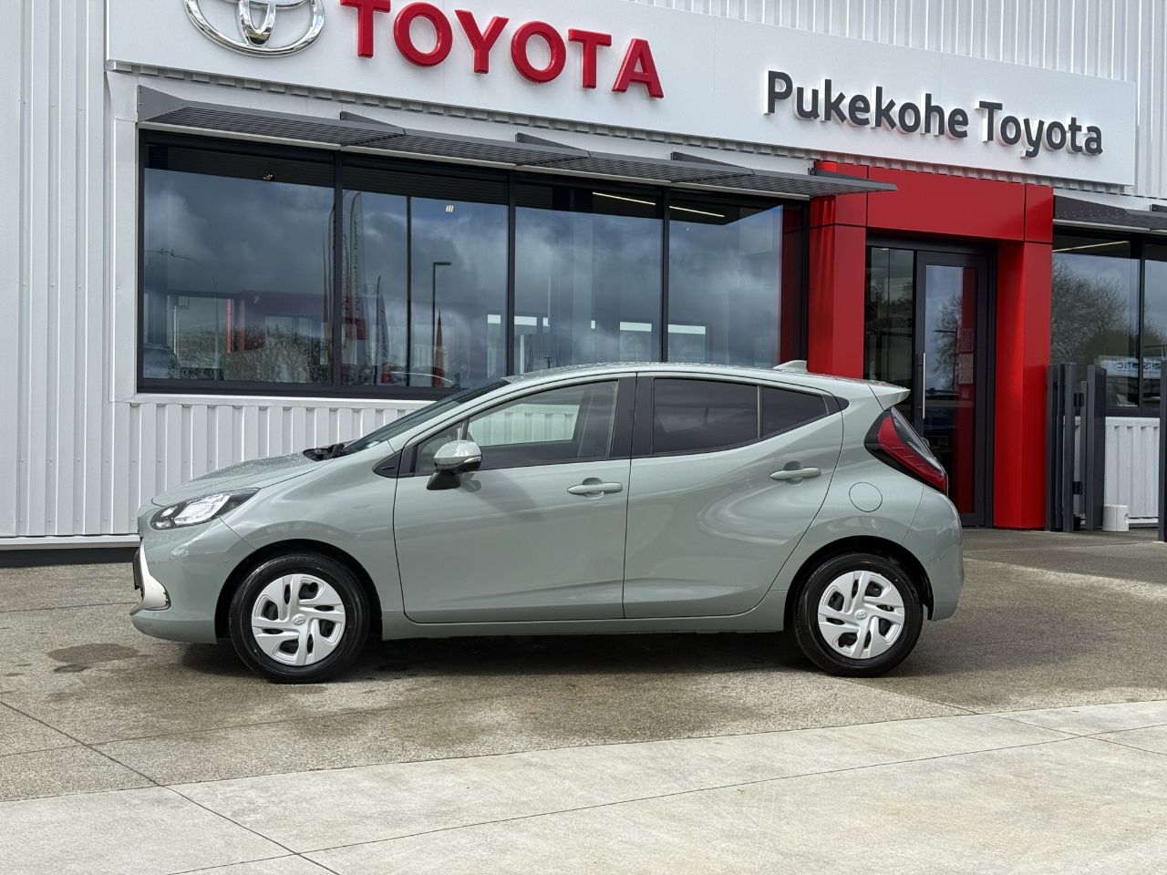 Vehicle image 5