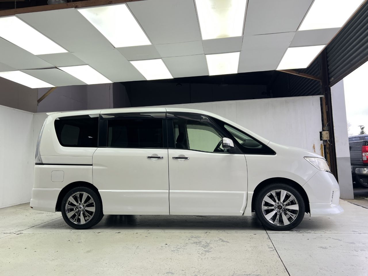 Vehicle image 5