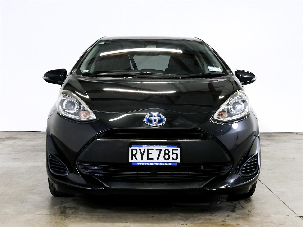 Vehicle image 3
