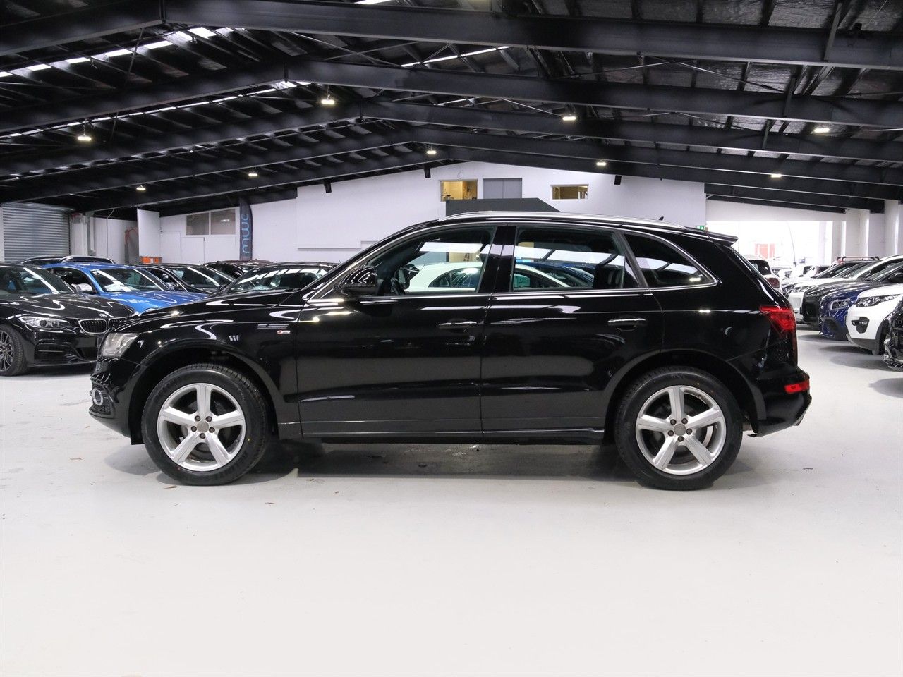 Vehicle image 5