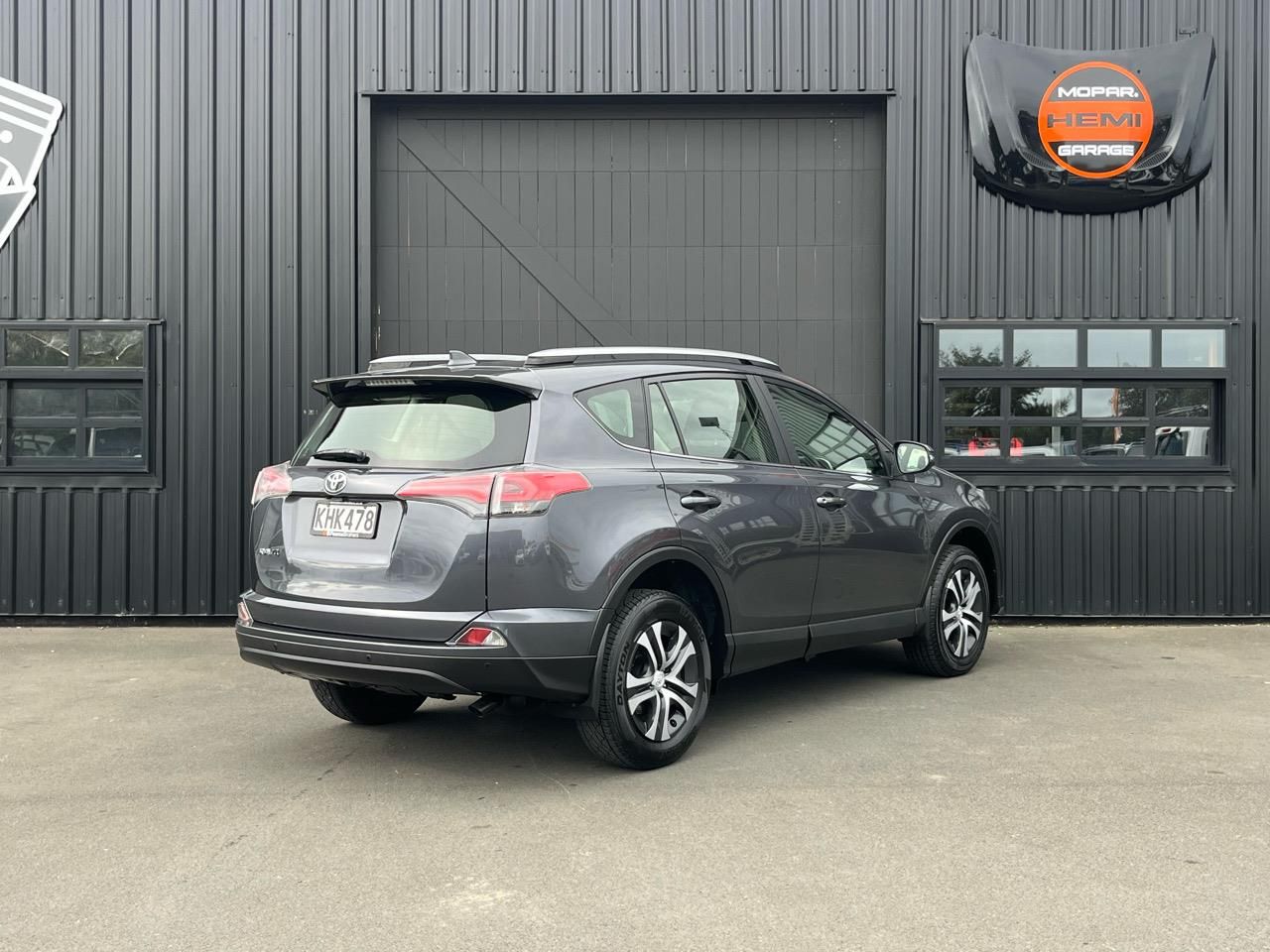 Vehicle image 4