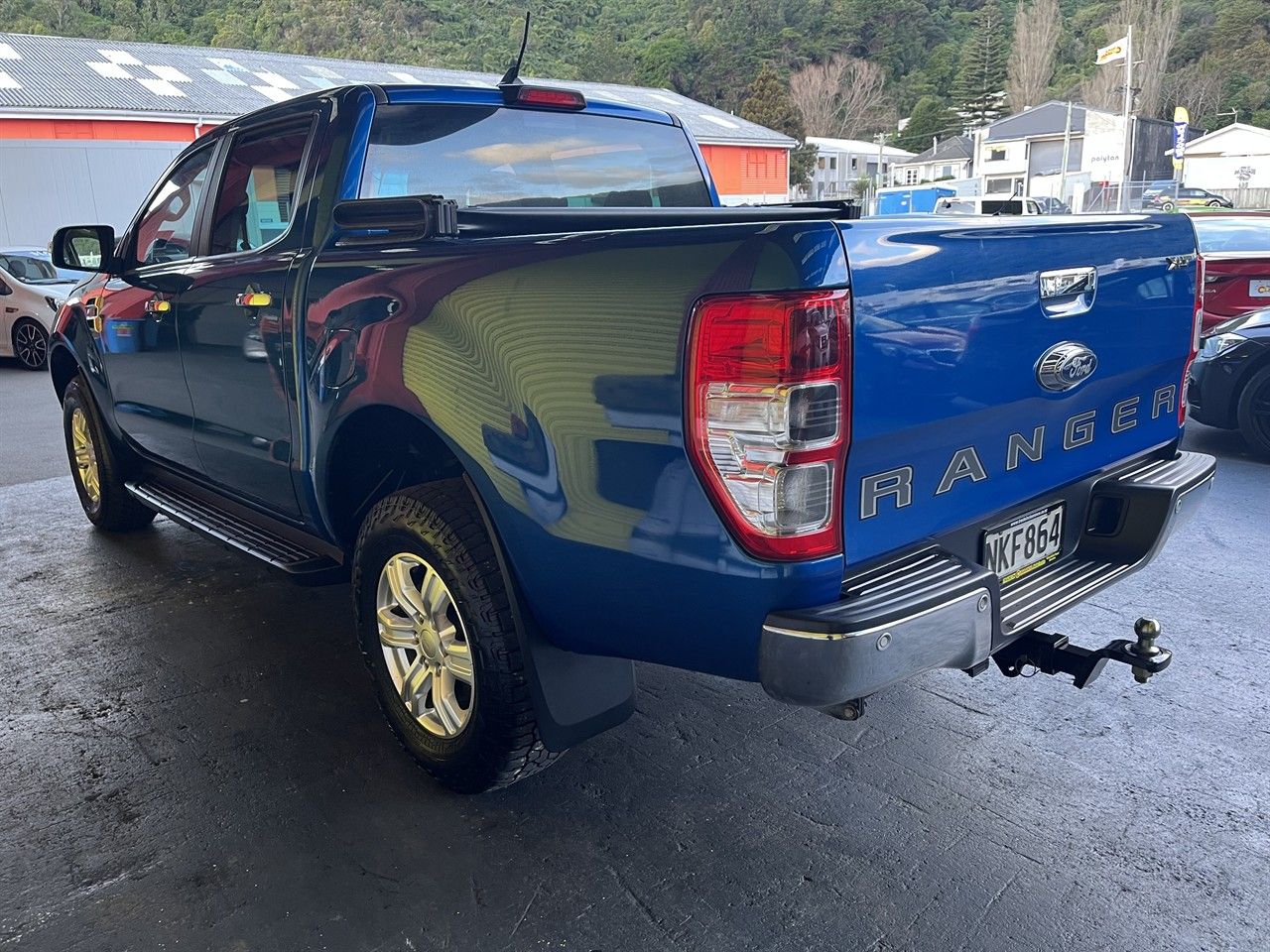 Vehicle image 4